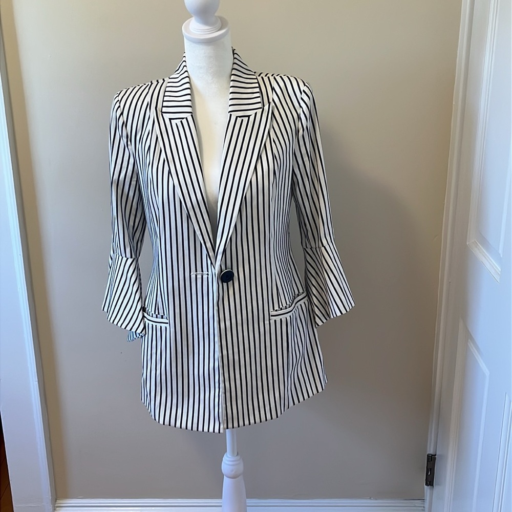 On-Trend Bell Jacket - Perfect Statement Piece To… - image 4